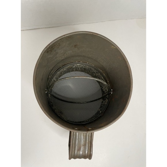 Vintage Bromwell's 3-Cup Metal Flour Sifter Farmhouse Apple Design - Picture 6 of 8